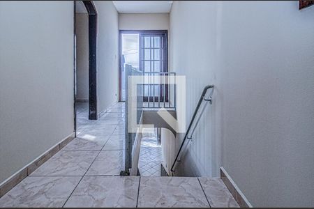 acesso para o piso superior_2 de casa para alugar com 2 quartos, 40m² em Parque Bristol, São Paulo