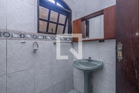 banheiro social_4 de casa para alugar com 2 quartos, 40m² em Parque Bristol, São Paulo