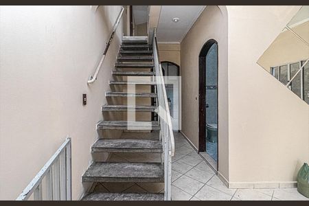 acesso para o piso superior_1 de casa para alugar com 2 quartos, 40m² em Parque Bristol, São Paulo