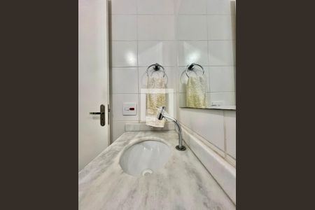 Banheiro de apartamento à venda com 3 quartos, 60m² em Vila Satúrnia, Campinas