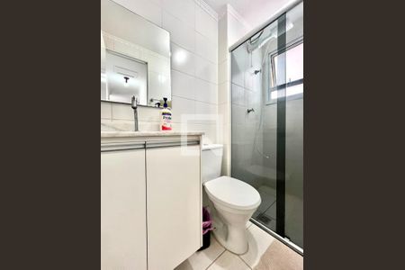 Banheiro de apartamento à venda com 3 quartos, 60m² em Vila Satúrnia, Campinas