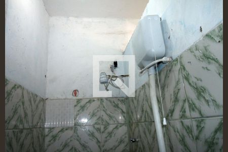 Banheiro de kitnet/studio para alugar com 1 quarto, 35m² em Brás de Pina, Rio de Janeiro