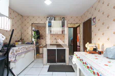 Cozinha  de apartamento à venda com 3 quartos, 64m² em Conjunto Residencial José Bonifácio, São Paulo