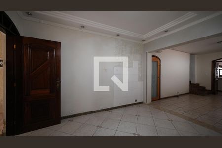 Casa para alugar com 4 quartos, 380m² em Vila Eldizia, Santo André