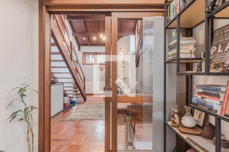 Casa para alugar com 4 quartos, 375m² em Chácara das Pedras, Porto Alegre