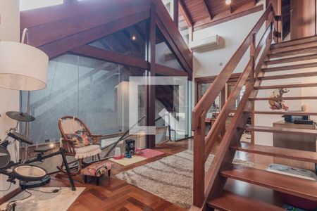 Casa para alugar com 4 quartos, 375m² em Chácara das Pedras, Porto Alegre