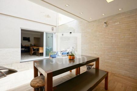 Casa à venda com 3 quartos, 154m² em Vila Cordeiro, São Paulo