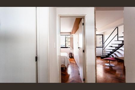 Corredor de apartamento para alugar com 1 quarto, 84m² em Vila Madalena, São Paulo