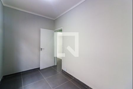 03dormitorio003.JPG de casa à venda com 2 quartos, 129m² em Parque Sao Domingos, São Paulo
