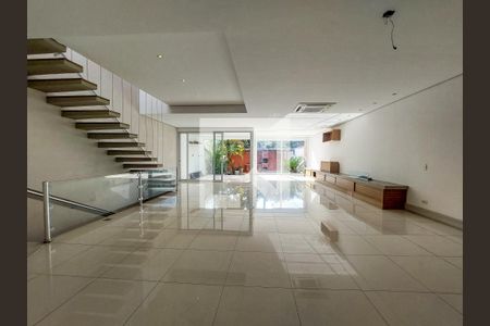Sala de casa de condomínio para alugar com 4 quartos, 431m² em Campo Belo, São Paulo