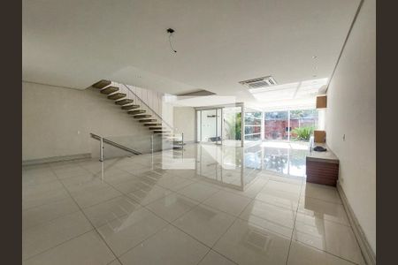 Sala de casa de condomínio para alugar com 4 quartos, 431m² em Campo Belo, São Paulo