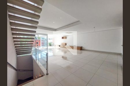 Sala de casa de condomínio para alugar com 4 quartos, 431m² em Campo Belo, São Paulo