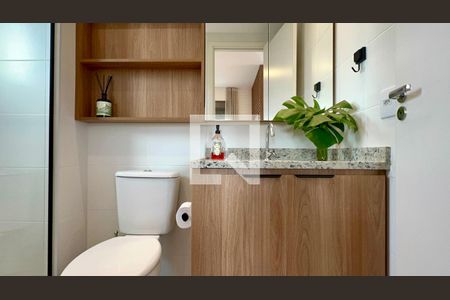 Banheiro de kitnet/studio para alugar com 1 quarto, 28m² em Pinheiros, São Paulo