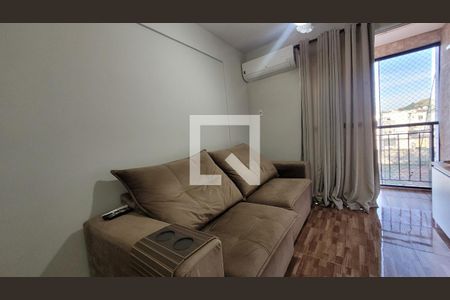 Sala de apartamento para alugar com 3 quartos, 67m² em Jardim Sulacap, Rio de Janeiro