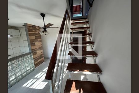 Escada de casa para alugar com 1 quarto, 80m² em Bento Ribeiro, Rio de Janeiro