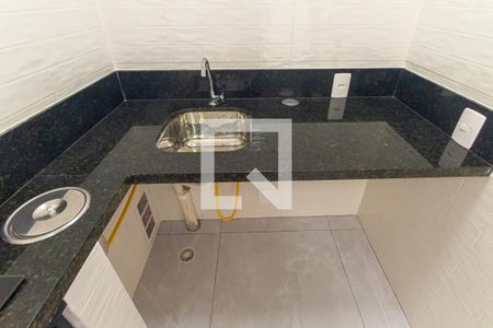 Sala/Cozinha e Área de Serviço de apartamento para alugar com 2 quartos, 33m² em Vila Matilde, São Paulo