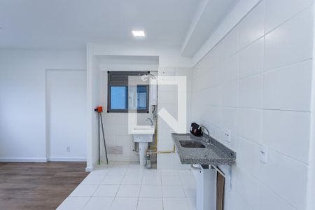 Sala, cozinha e área de serviço de apartamento para alugar com 1 quarto, 30m² em Vila Albertina, São Paulo