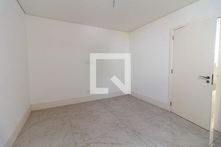 Casa à venda com 8 quartos, 520m² em Vila Elvira, São Paulo