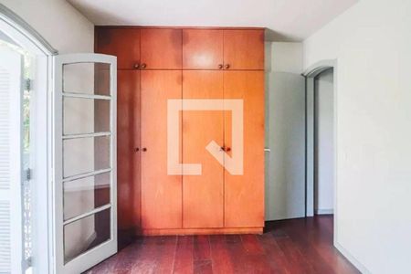 Casa à venda com 4 quartos, 250m² em Jardim das Vertentes, São Paulo