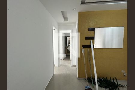 Corredor de apartamento para alugar com 2 quartos, 61m² em Praça Seca, Rio de Janeiro
