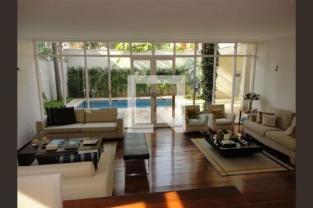 Casa à venda com 4 quartos, 400m² em Jardim Marajoara, São Paulo