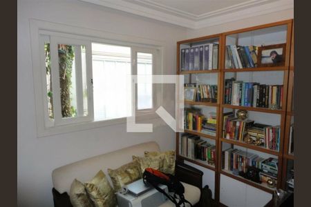 Casa à venda com 4 quartos, 400m² em Jardim Marajoara, São Paulo