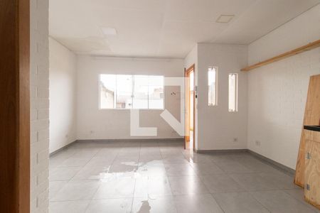 Sala/Cozinha de casa para alugar com 1 quarto, 45m² em Novo Mundo, Curitiba