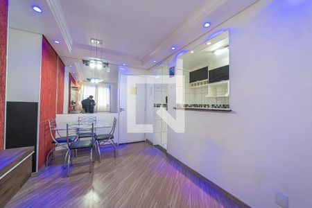 Sala de apartamento para alugar com 2 quartos, 45m² em Jardim Santa Teresinha, São Paulo