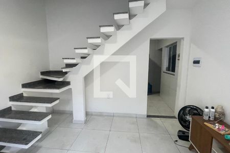 Sala de casa de condomínio para alugar com 2 quartos, 69m² em Jardim Primavera, Duque de Caxias