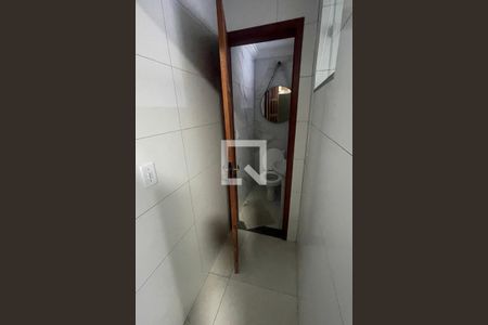 Corredor de casa de condomínio para alugar com 2 quartos, 69m² em Jardim Primavera, Duque de Caxias