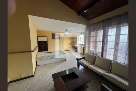 Sala de kitnet/studio para alugar com 1 quarto, 44m² em Rio do Ouro, São Gonçalo