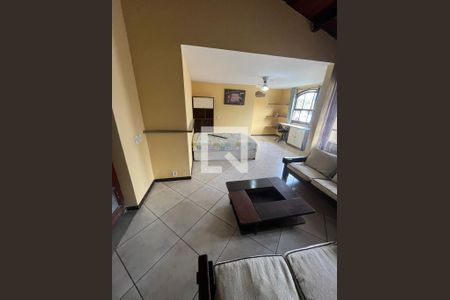 Sala de kitnet/studio para alugar com 1 quarto, 44m² em Rio do Ouro, São Gonçalo