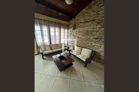 Sala de kitnet/studio para alugar com 1 quarto, 44m² em Rio do Ouro, São Gonçalo
