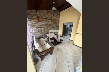 Sala de kitnet/studio para alugar com 1 quarto, 44m² em Rio do Ouro, São Gonçalo