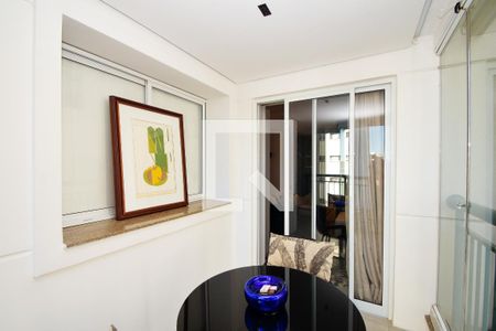varanda Sala de tv de apartamento à venda com 3 quartos, 193m² em Jardim Paulista, São Paulo