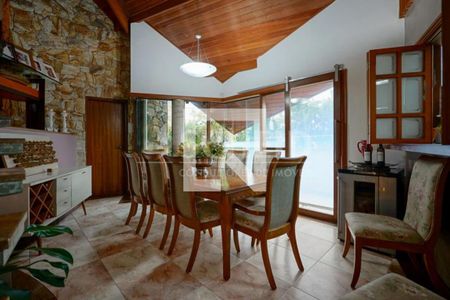 Casa à venda com 4 quartos, 250m² em Jardim Marajoara, São Paulo