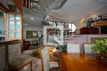 Casa à venda com 4 quartos, 250m² em Jardim Marajoara, São Paulo