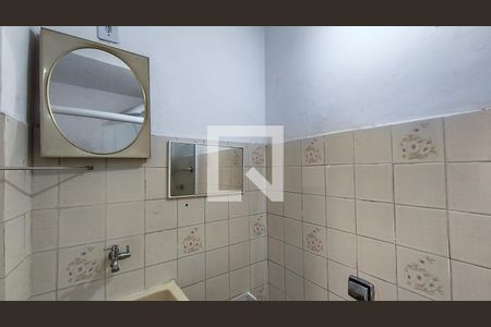 Banheiro de kitnet/studio para alugar com 1 quarto, 44m² em Liberdade, São Paulo