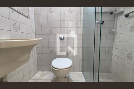 Banheiro de kitnet/studio para alugar com 1 quarto, 44m² em Liberdade, São Paulo