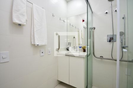 banheiro de kitnet/studio para alugar com 1 quarto, 24m² em Paraíso, São Paulo