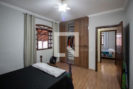 Suíte de casa à venda com 3 quartos, 360m² em Copacabana, Belo Horizonte