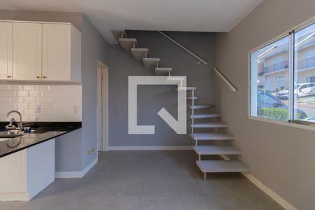 Sala de casa de condomínio para alugar com 2 quartos, 70m² em Chácara Ondas Verdes, Cotia