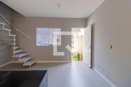 Sala de casa de condomínio para alugar com 2 quartos, 70m² em Chácara Ondas Verdes, Cotia