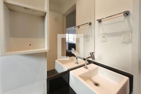 Banheiro de apartamento para alugar com 1 quarto, 49m² em Cambuí, Campinas