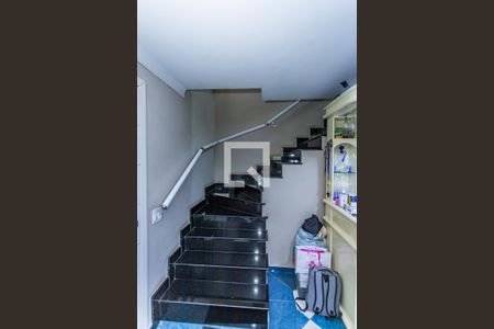Escada de casa à venda com 3 quartos, 316m² em Piqueri, São Paulo