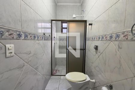 Banheiro da Suíte de casa para alugar com 3 quartos, 80m² em Aviação, Praia Grande