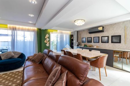Salas de Estar e Jantar de casa à venda com 4 quartos, 560m² em Jardim Picolo, São Paulo
