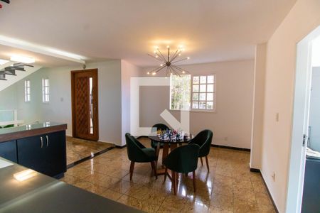Sala de casa de condomínio para alugar com 4 quartos, 454m² em São Francisco, Niterói