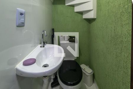 Lavabo de casa de condomínio para alugar com 2 quartos, 80m² em Maracanã, Praia Grande