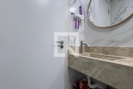 Banheiro de apartamento para alugar com 2 quartos, 44m² em Vila das Bandeiras, Guarulhos